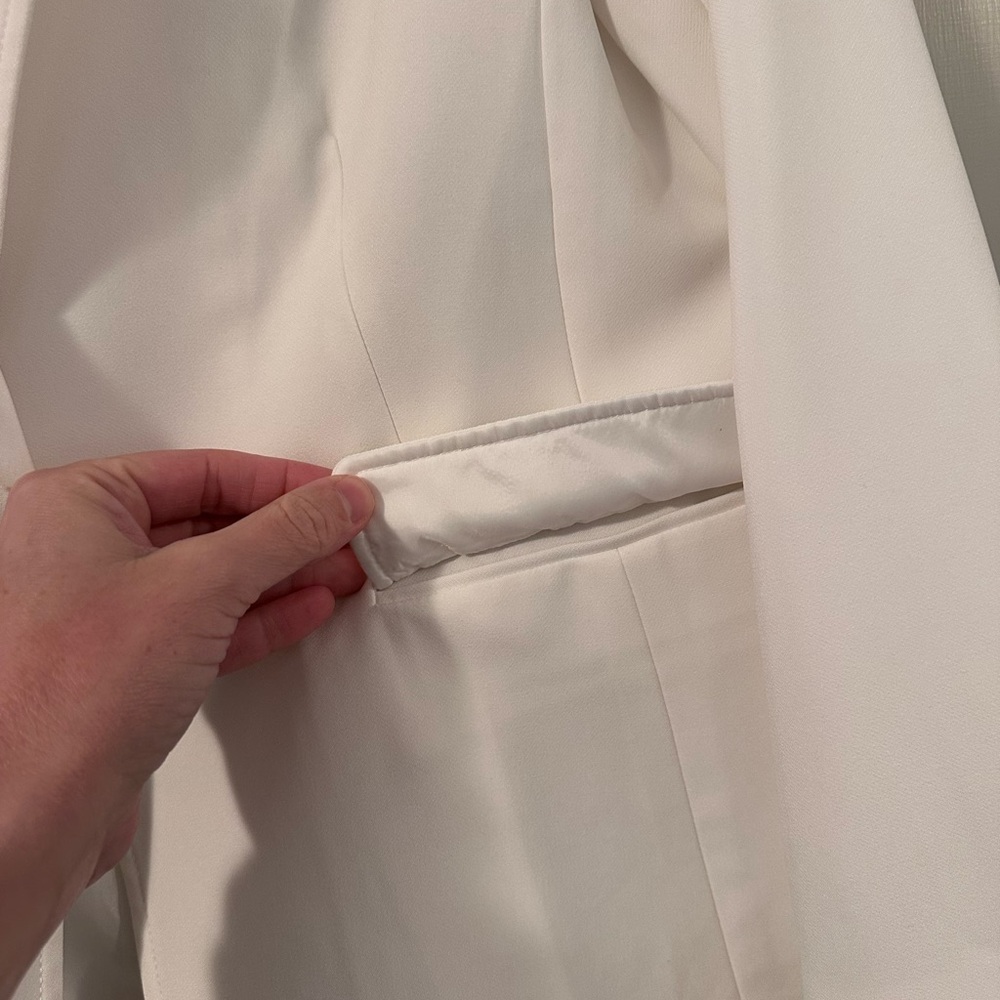 Chadwick’s White Angular Front Hemline Blazer - image 4